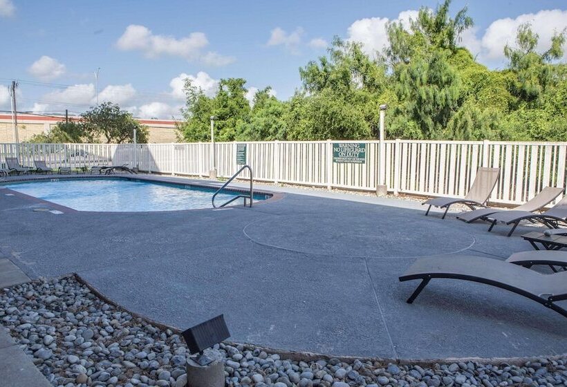 בית מלון כפרי Country Inn & Suites By Radisson, Harlingen, Tx