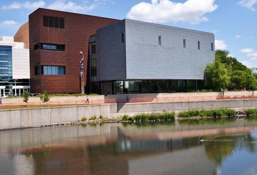 هتل Country Inn & Suites Rochester South Mayo Clinic