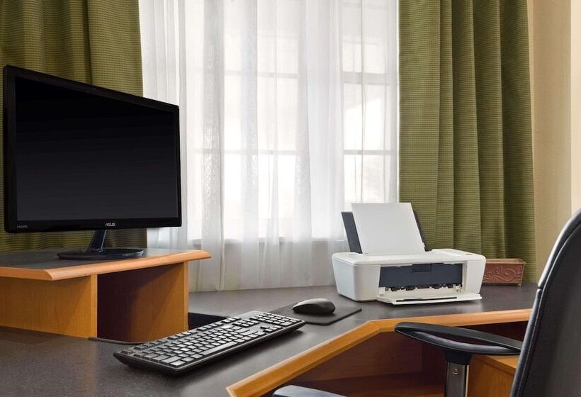 호텔 Country Inn & Suites By Radisson, Salina, Ks