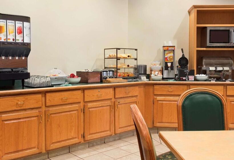 호텔 Country Inn & Suites By Radisson, Salina, Ks