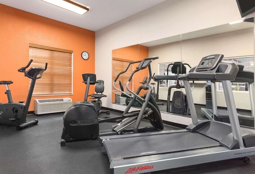 호텔 Country Inn & Suites By Radisson, Salina, Ks