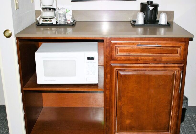 هتل Country Inn & Suites By Radisson, Salina, Ks