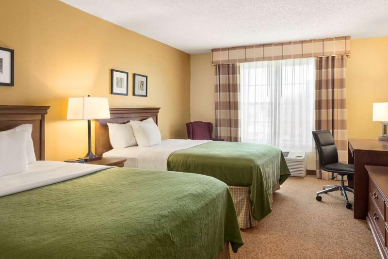 هتل Country Inn & Suites By Radisson, Salina, Ks