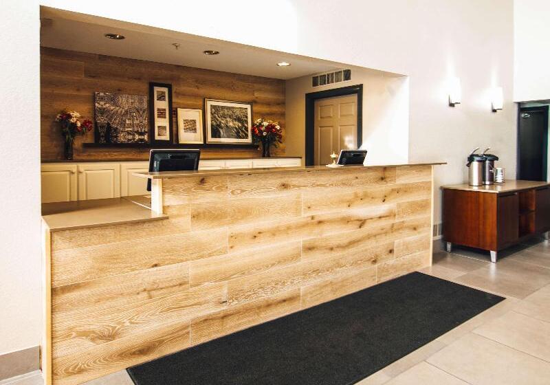 فندق Country Inn & Suites By Radisson, Stockton, Il