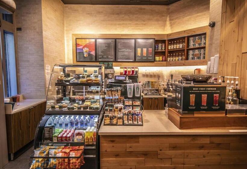 هتل Courtyard Chicago Downtown/magnificent Mile