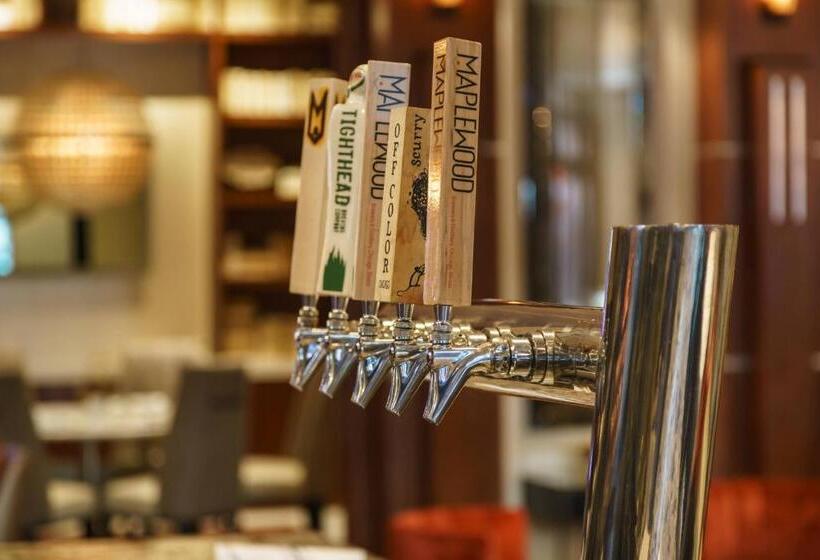 هتل Courtyard Chicago Downtown/magnificent Mile