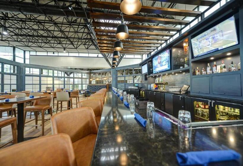 فندق Crowne Plaza Jacksonville Airport, An Ihg