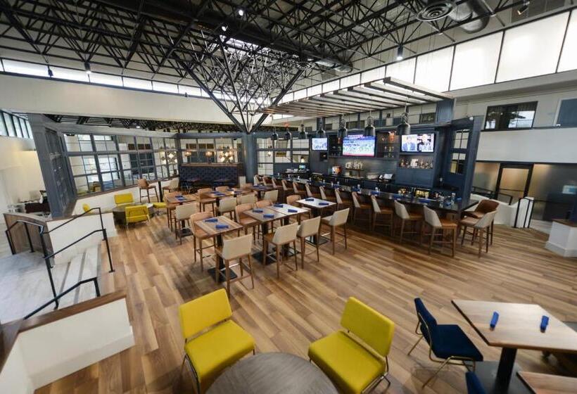 فندق Crowne Plaza Jacksonville Airport, An Ihg