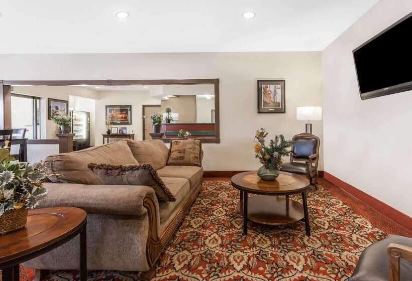 فندق Days Inn By Wyndham Near Kansas Speedway