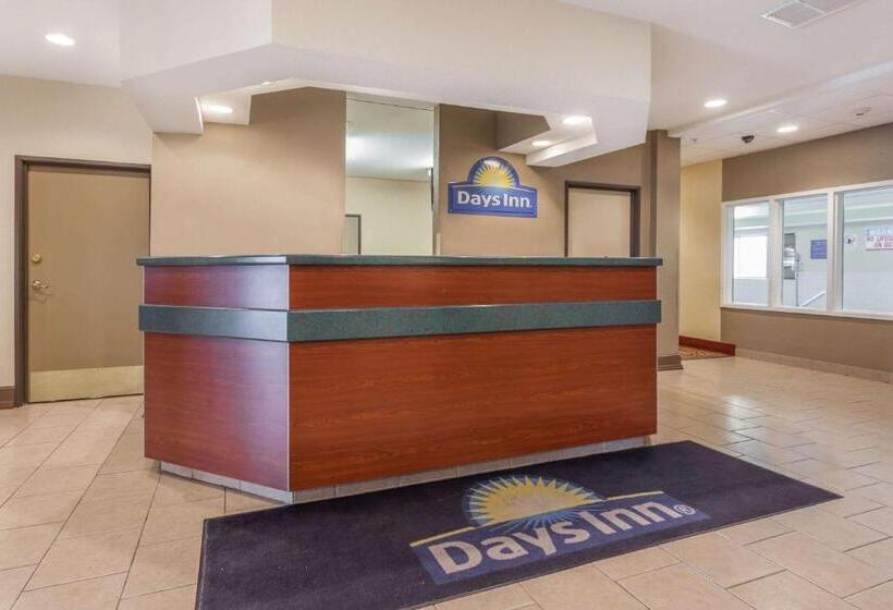 فندق Days Inn By Wyndham Near Kansas Speedway