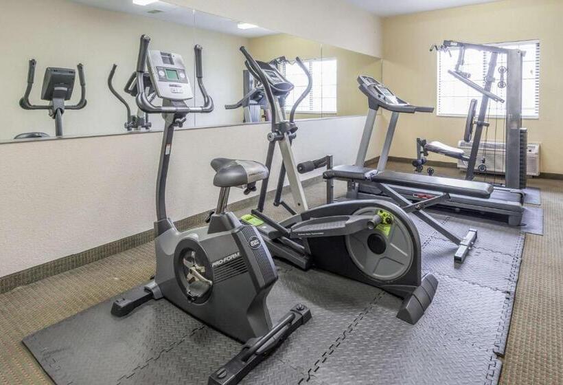 فندق Days Inn By Wyndham Near Kansas Speedway