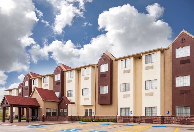 فندق Days Inn By Wyndham Near Kansas Speedway