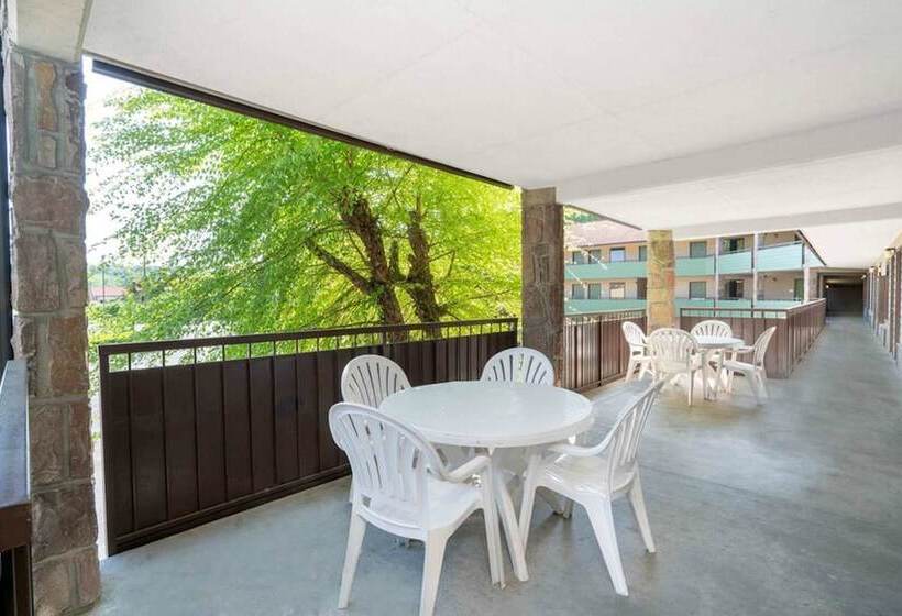 هتل Days Inn By Wyndham Pigeon Forge South