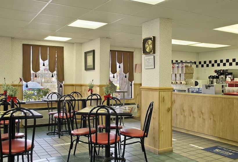 هتل Days Inn By Wyndham Pigeon Forge South