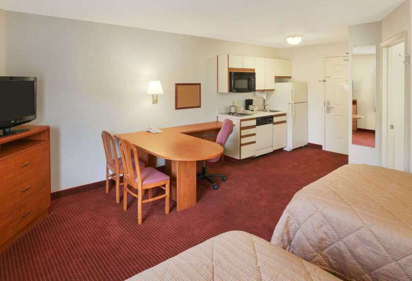 Отель Days Inn & Suites By Wyndham Green Bay Wi