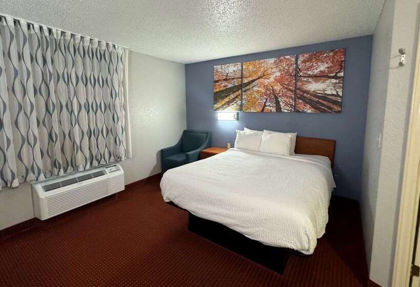 Отель Days Inn & Suites By Wyndham Green Bay Wi