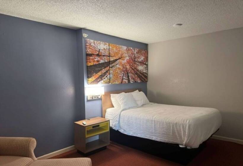 Отель Days Inn & Suites By Wyndham Green Bay Wi