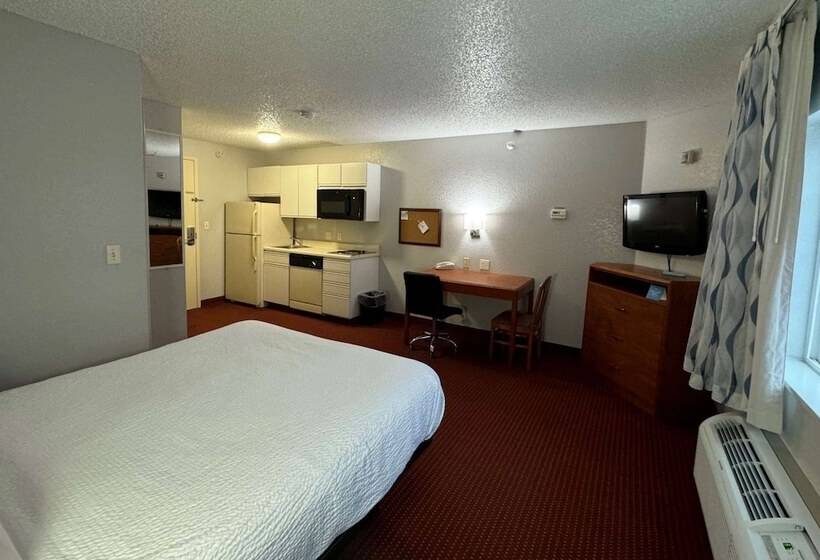 Отель Days Inn & Suites By Wyndham Green Bay Wi