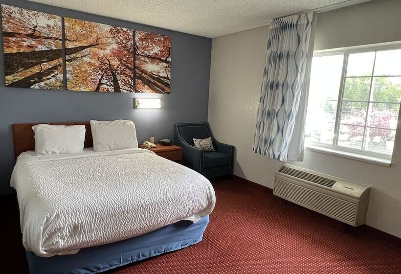 Отель Days Inn & Suites By Wyndham Green Bay Wi