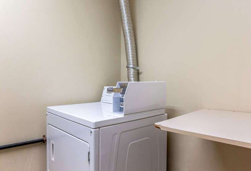 فندق Econo Lodge Inn & Suites Evansville