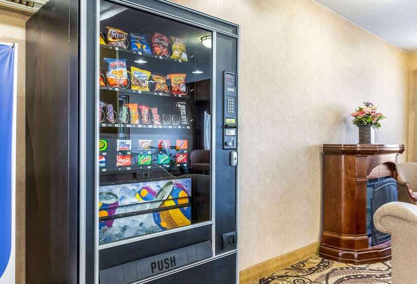 فندق Econo Lodge Inn & Suites Evansville