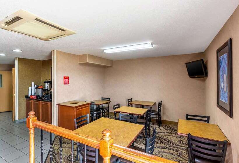 فندق Econo Lodge Inn & Suites Evansville
