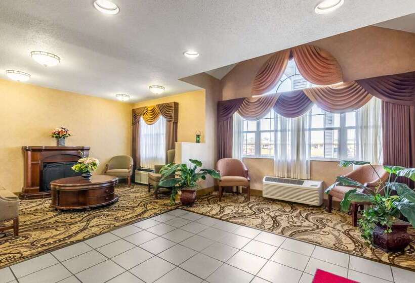 فندق Econo Lodge Inn & Suites Evansville