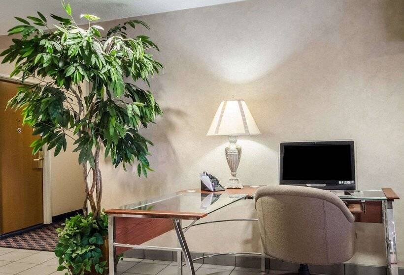 فندق Econo Lodge Inn & Suites Evansville