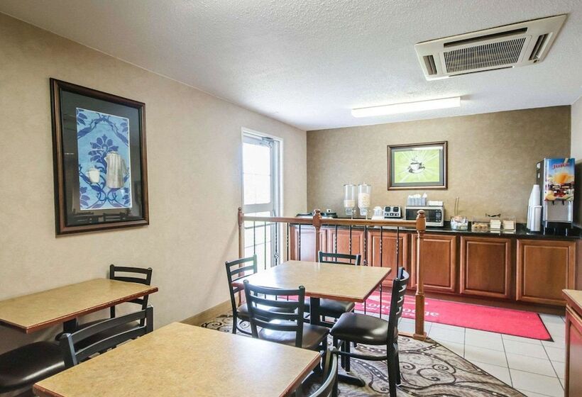 فندق Econo Lodge Inn & Suites Evansville