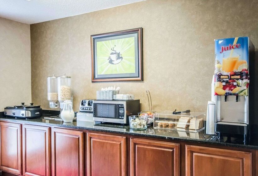 فندق Econo Lodge Inn & Suites Evansville