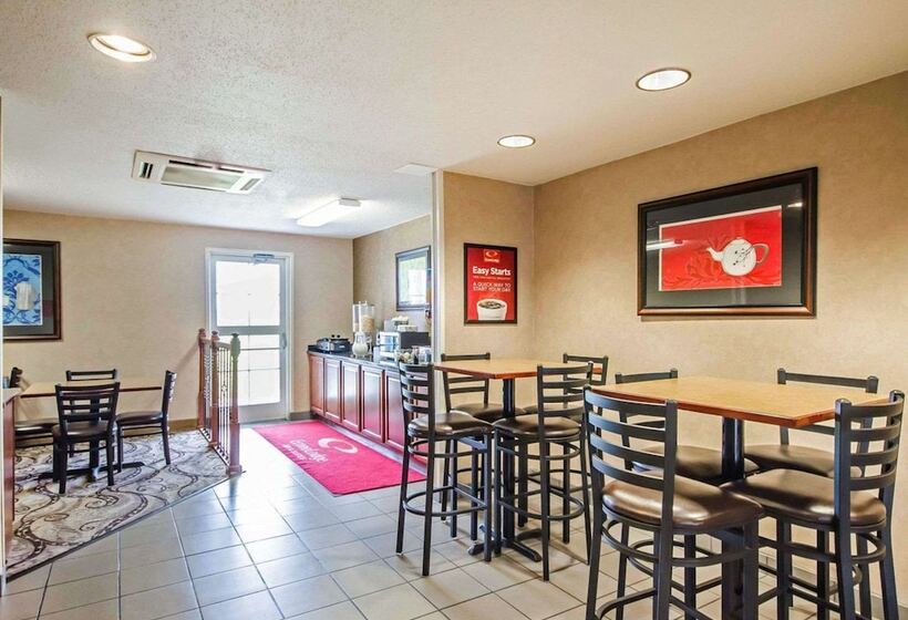 فندق Econo Lodge Inn & Suites Evansville