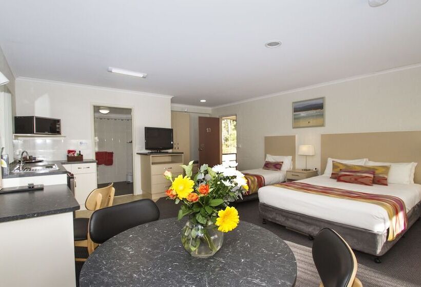 בית מלון כפרי Fairway Motor Inn