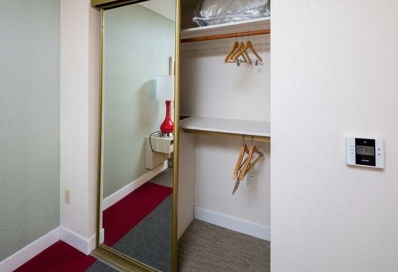 فندق Hampton Inn San Francisco Airport