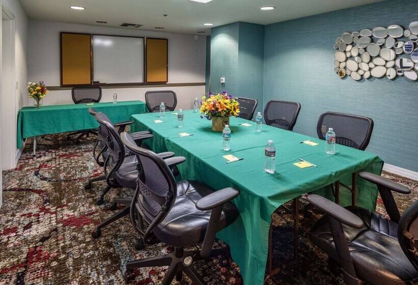 فندق Hampton Inn San Francisco Airport