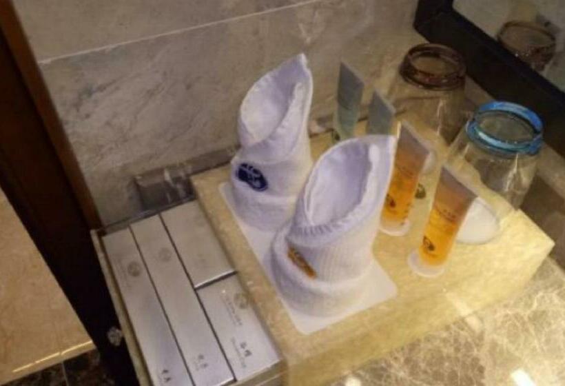 Отель Hawaii International