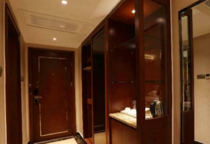 Отель Hawaii International