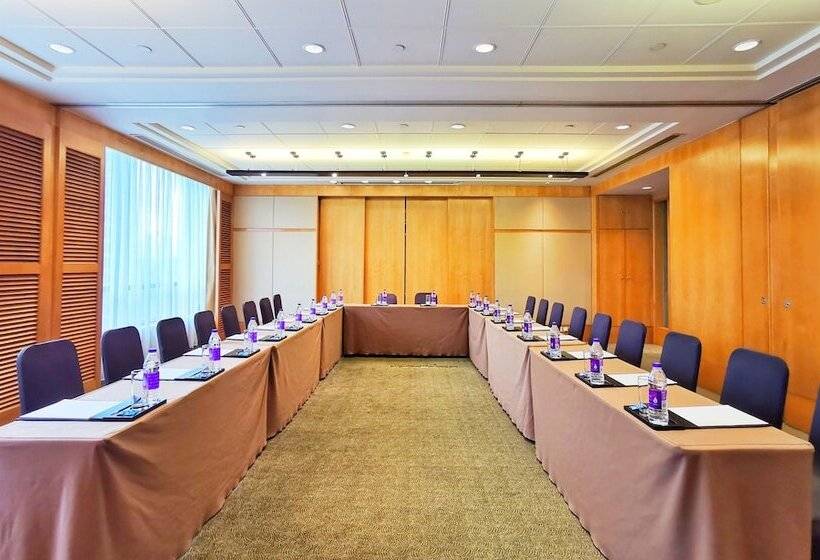 هتل Hilton Chongqing