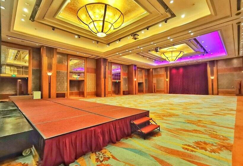 هتل Hilton Chongqing