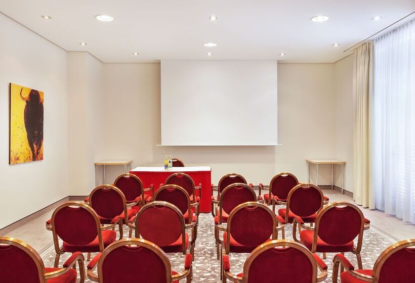 Отель Holiday Inn Nürnberg City Centre, An Ihg