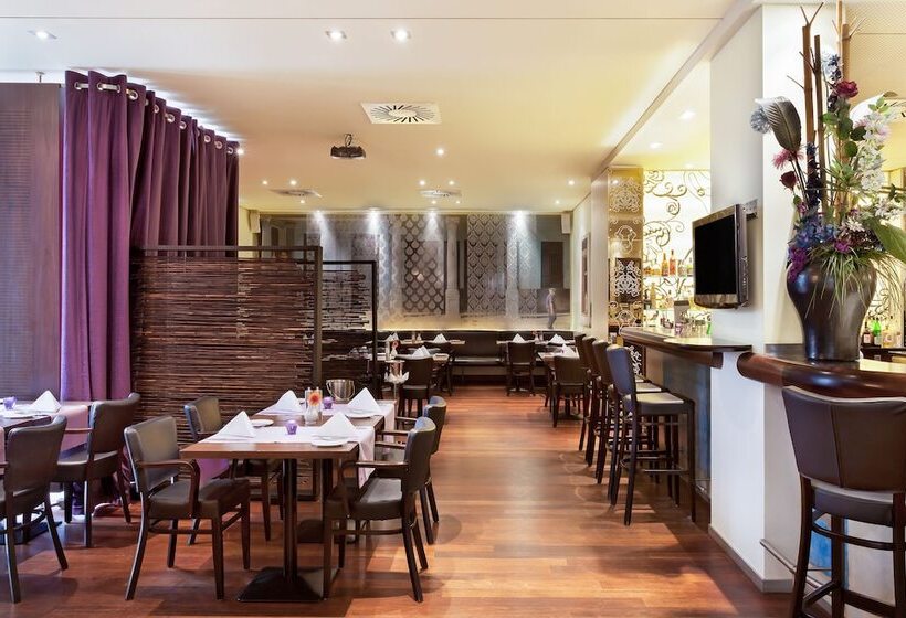 Отель Holiday Inn Nürnberg City Centre, An Ihg