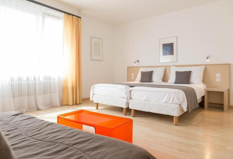 Отель Hôtel Des Arts