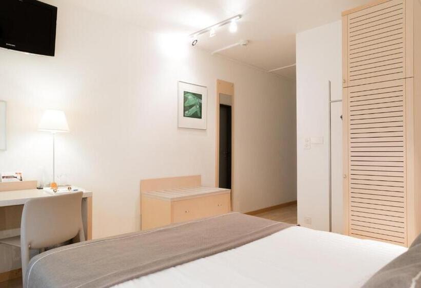 Отель Hôtel Des Arts