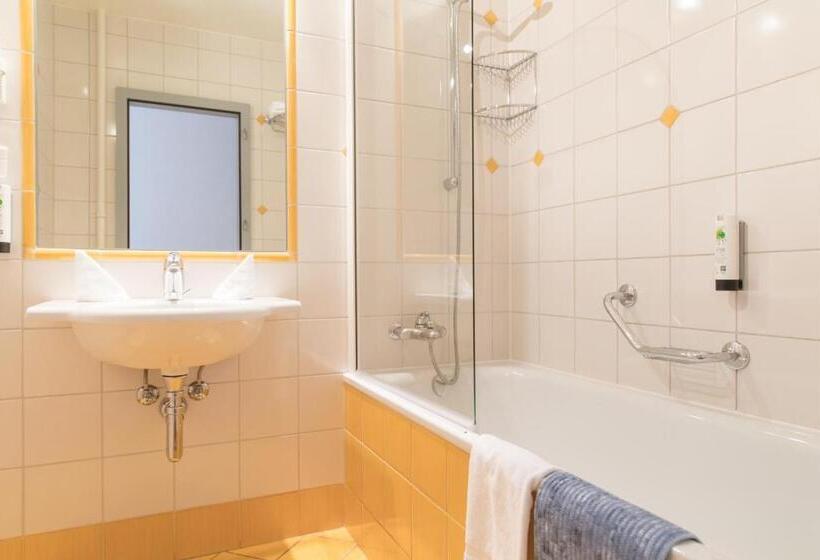 Отель Hôtel Des Arts