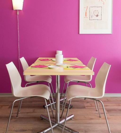 Отель Hôtel Des Arts