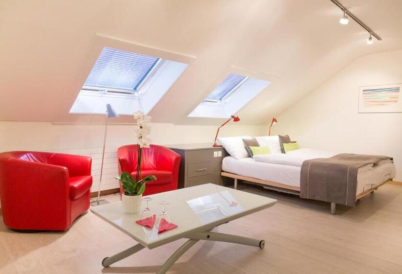 Отель Hôtel Des Arts