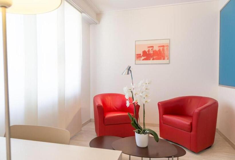 Отель Hôtel Des Arts