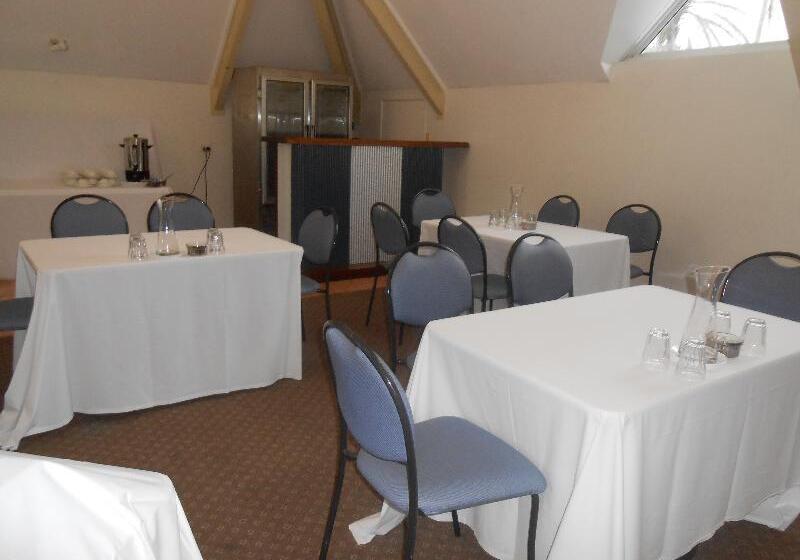 فندق Kellys Beach Resort