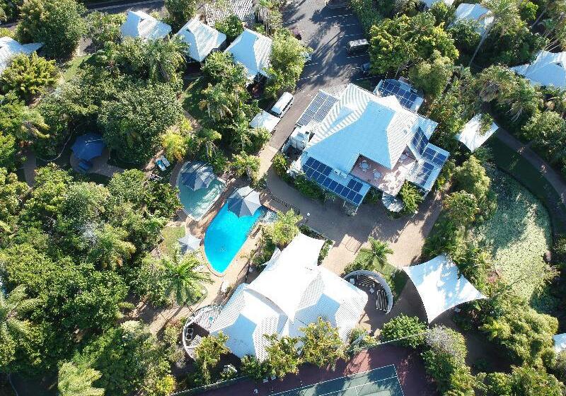 فندق Kellys Beach Resort