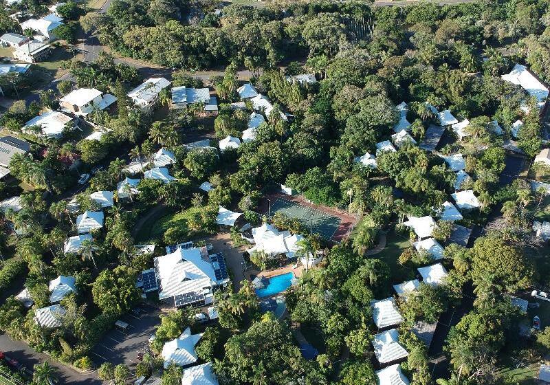 בית מלון כפרי Kellys Beach Resort