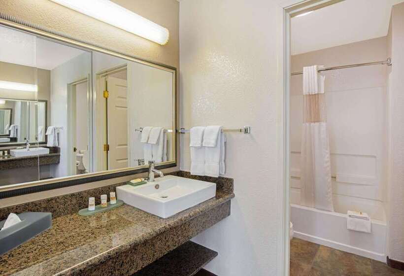 هتل La Quinta By Wyndham Las Vegas Redrock/summerlin